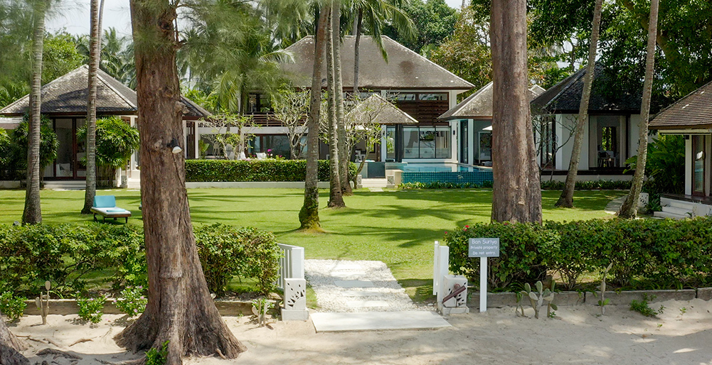 Ban Suriya - Captivating tropical beachfront haven